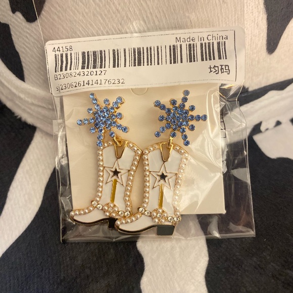 Cowgirl boot earrings - Picture 4 of 5
